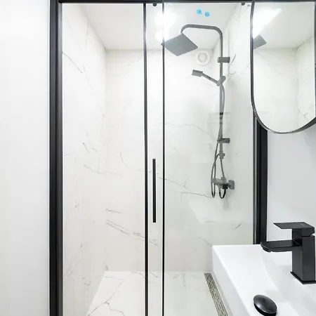 Ξενοδοχείο με διαμερίσματα Oasis Airport By Revalhome 3*