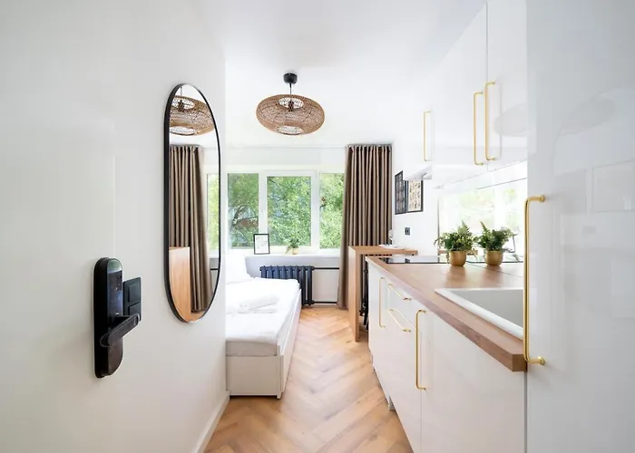 Апарт-отель Oasis Airport By Revalhome