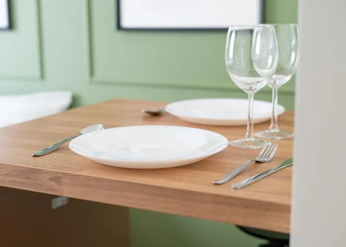 Aparthotel Oasis Airport By Revalhome